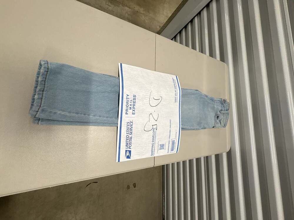 Women's Light Wash High-Rise Wide Leg Denim Jeans - Picture 6 of 6